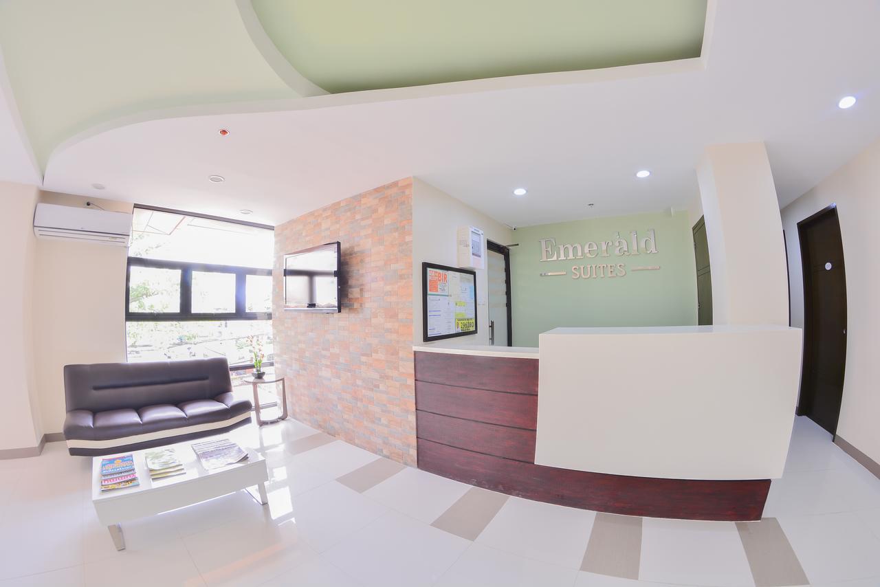 Emerald Suites Cdo 카가얀드오로 외부 사진